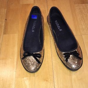 Gold sequins shoes 🐣🌟